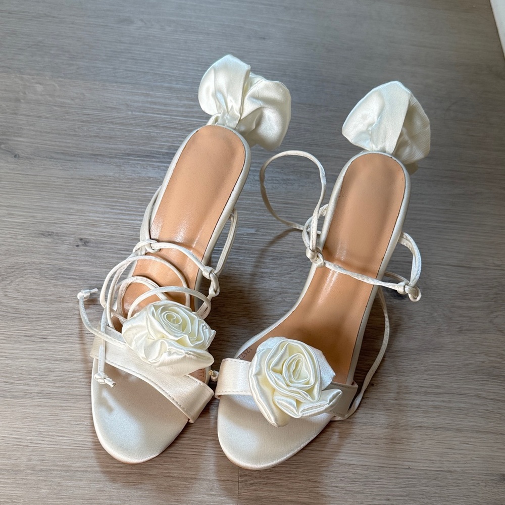 Elegant White Floral Women's Sandals